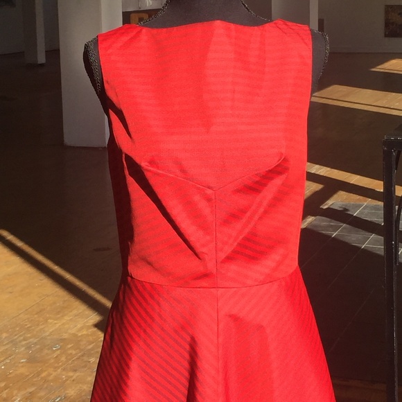 Two-tone red and burgundy Isaac Mizrahi retro inspired dress - Picture 7 of 7